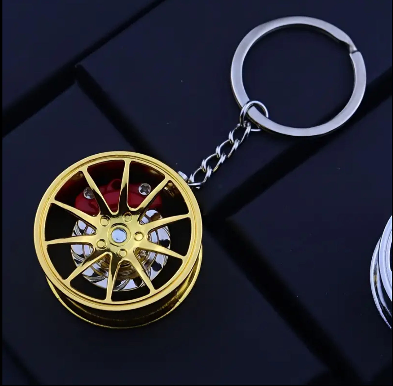 Brake 360 rotating car keychain pendant, creative car keychain decoration, a unique gift for car lovers