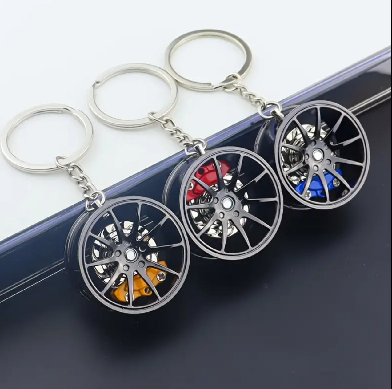 Brake 360 rotating car keychain pendant, creative car keychain decoration, a unique gift for car lovers